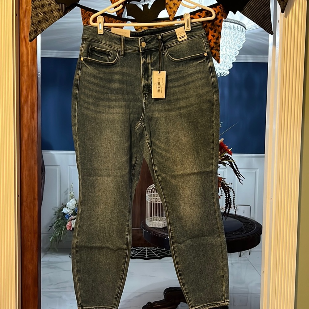 NWT Judy Blue high waisted, relaxed fit jeans